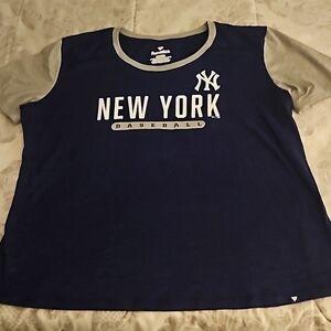 Womens yankee tshirt